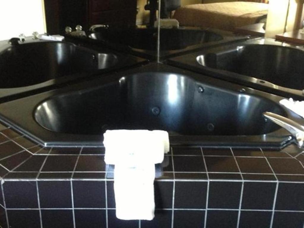 Americas Best Value Inn Hillsboro Extérieur photo