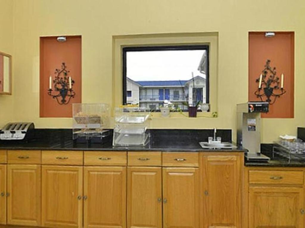 Americas Best Value Inn Hillsboro Extérieur photo