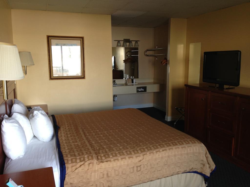 Americas Best Value Inn Hillsboro Extérieur photo